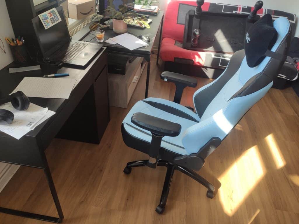 Photo de la chaise gaming Manomic leader executive durant notre test